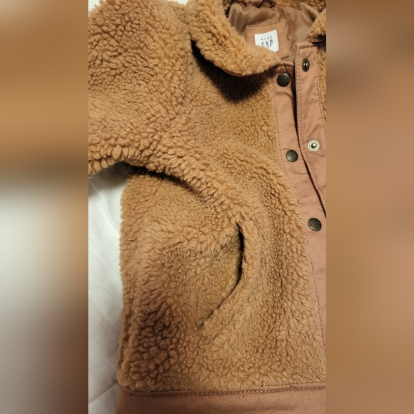 NWOT - The Gap sherpa jacket Toddler - Picture 3 of 4